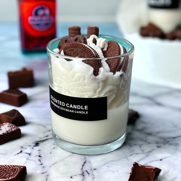 ⚠️SALE Candle // Oreos And Cream Shaped Soy Wax Candle SEND OFFERS🥳 - Picture 5 of 5